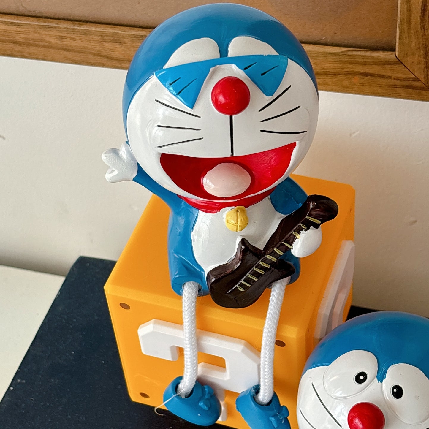 Doraemon hanging legs figurine