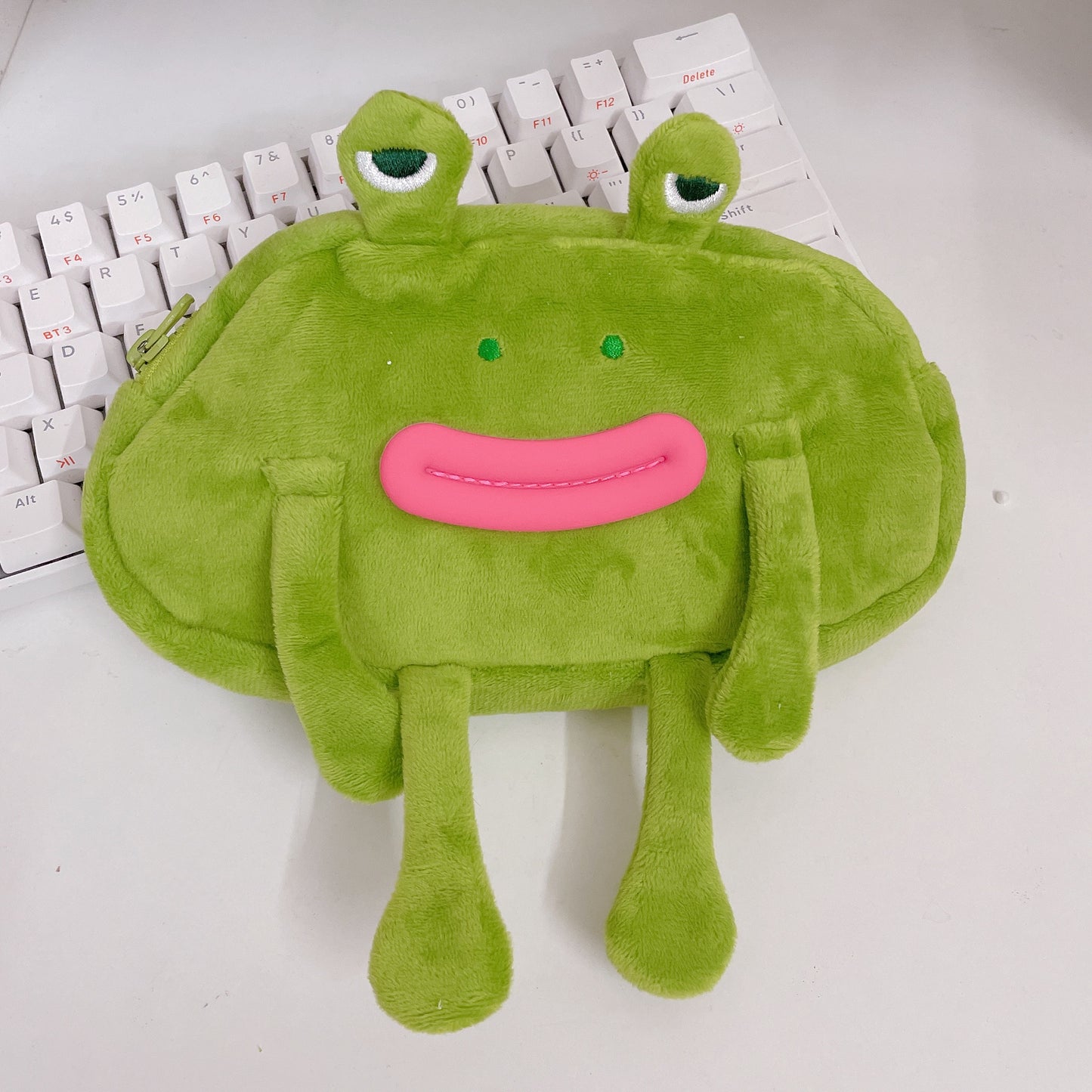 Ugly frog plush pouch
