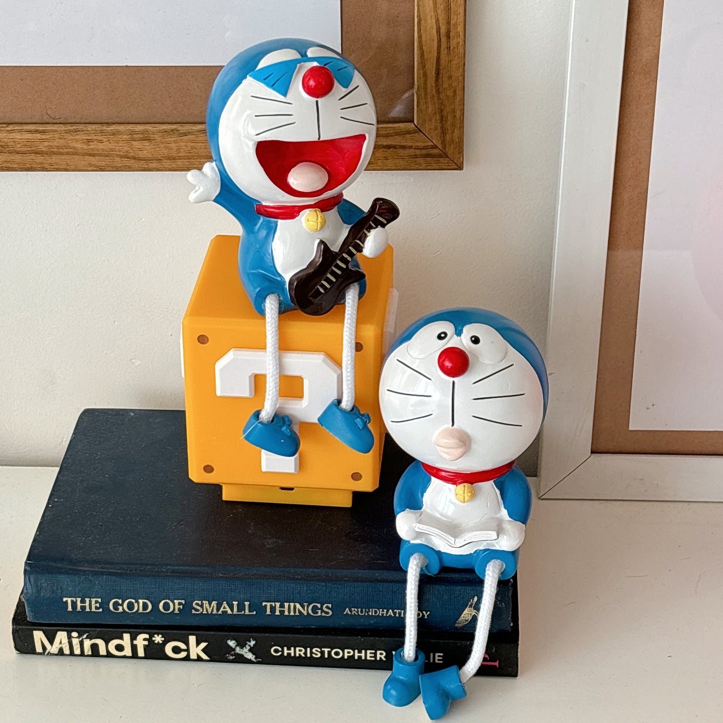 Doraemon hanging legs figurine